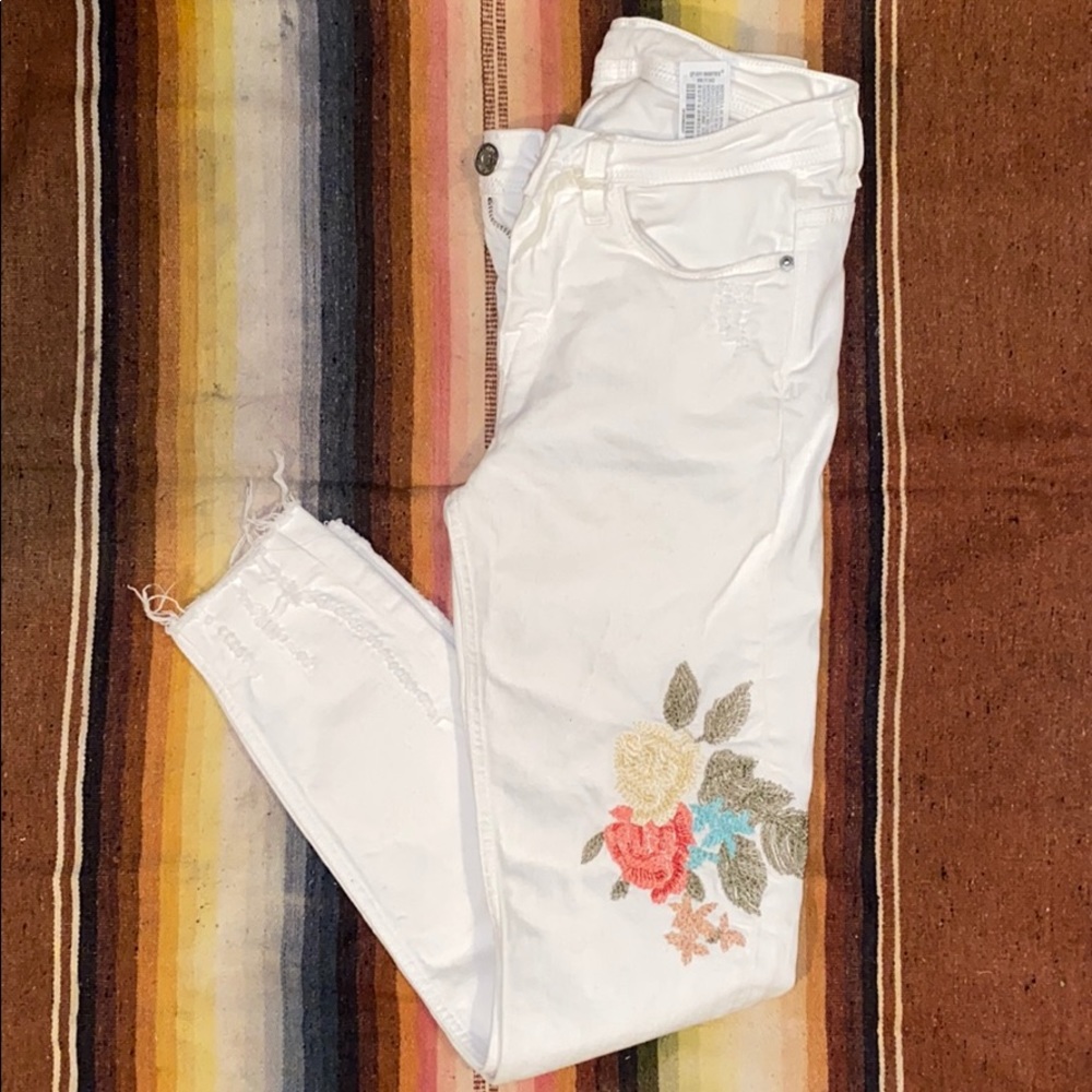White embroidered jeans